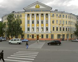 Выпускники НаУКМА собрали деньги на стипендии журналистам