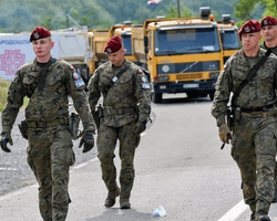 Можливі нові зіткнення: НАТО готове відправити в Косово додаткові війська