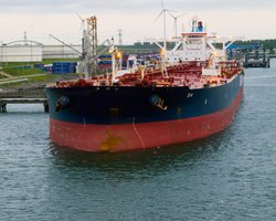 Росія збільшила експорт нафти, попри атаки українських дронів, — Reuters