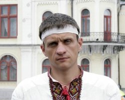 Возле Украинского дома госпитализировали еще одного голодающего активиста