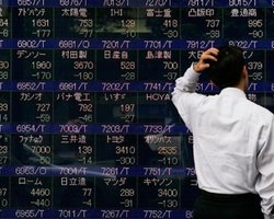 На фондовых торгах в Японии индекс Nikkei на 2,72%