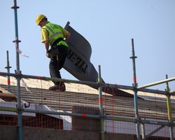 Больше всех в Европе работают румыны и поляки