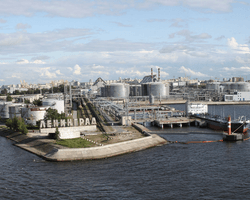 "Большой порт Санкт-Петербург" остановил перевалку селитры из-за атак украинских дронов (карта)