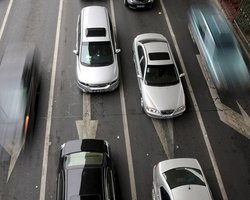 Toyota и Nissan сократили производство авто для Китая