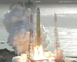 Запуск нової японської ракети в космос закінчився аварією: втрачено важливий вантаж (фото)