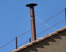 В Ватикане установили дымоход для выборов Папы