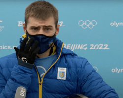 "Наш сосед в политику играет". В РФ призвали наказать украинского олимпийца за плакат: "No war in Ukraine"