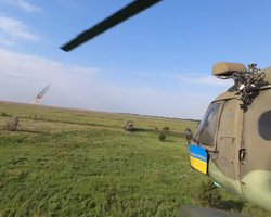 Экипажи вертолетов ВСУ показали видео боевых вылетов на фронте