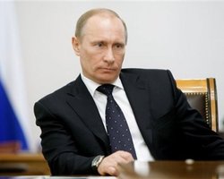 Опрос: Почти четверть россиян считают Путина незаменимым