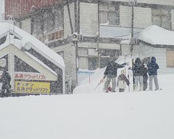 Токио накрыл снегопад: 43 пострадавших