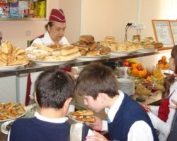 Работников школ обязали пройти медосмотр до 1 сентября