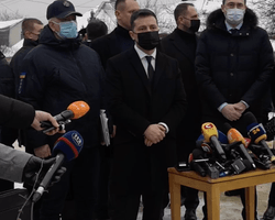 "Очень серьезный вызов". Зеленский прибыл на место пожара в Харькове и объявил траур