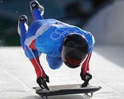Скелетонист Александр Третьяков завоевал для России бронзу