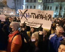 Под зданием Офиса президента началась акция в поддержку Стерненко (фото, видео)