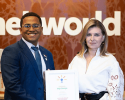 С ангелами и голубками: Елена Зеленская примерила особую вышиванку (фото)