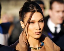 Россиянка обвинила Беллу Хадид и ее команду в неуважении (видео)