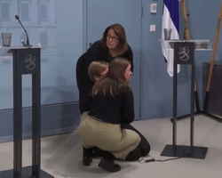 Глава МВС Фінляндії втратила свідомість на брифінгу, присвяченому НП на "Північних потоках" (відео)