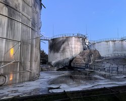 В Одесской области после обстрела РФ в акватории порта разлилось масло: есть ли риск экологической катастрофы