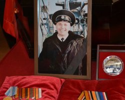 Не отвернулся: в РФ похоронили капитана катера "Серна", который атаковали морские дроны ВСУ (фото)