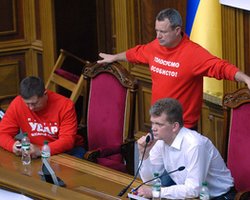 Суд Киева отклонил иск гражданки Ивановой против оппозиции по делу о блокировании Рады