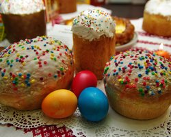 Вопрос недели: как правильно хранить пасхальную выпечку, творожную пасху и крашанки