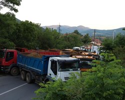 Війна скасовується: на дорогах на півночі Косово знімають блокпости