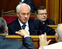 Азаров рассказал, что намерен делать в случае ухудшения ситуации в стране