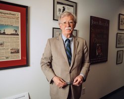 Болтон о Трампе: Руководствуется своими интересами, а не Америки