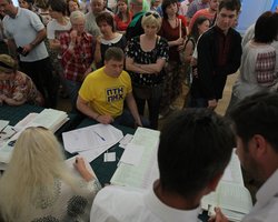 В Киеве пьяная глава избиркома мешала работе комиссии