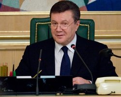 Янукович в Польше похвалил украинское правосудие