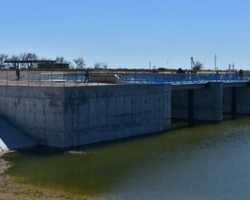 "Никакой воды в Крым". У Зеленского хотят достроить дамбу, чтобы перекрыть Северо-Крымский канал