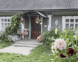 Просто нет слов: женщина сделала из старого дома бабушки настоящую сказку (фото)