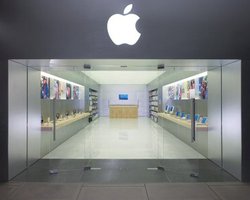 В США пенсионерка требует от Apple миллион долларов за сломанный нос