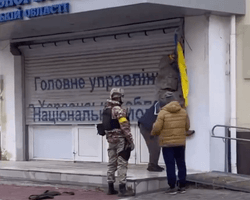 Продлится несколько недель: Нацполиция начала зачистку освобожденного Херсона (видео)