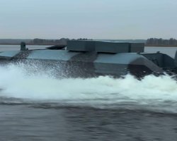 Бьют по целям в Крыму: ГУР МО показало новый тип морских дрононосцев (фото)