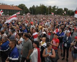 В центре Гродно без электричества прошел митинг, которое власти обещали предоставить