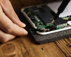 Доведеться ремонтувати старі гаджети: експерт попередив про зникнення низки пристроїв