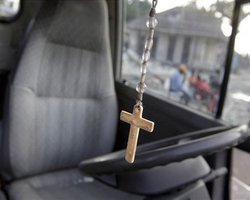 СМИ: На Буковине священник на автомобиле сбил насмерть школьницу