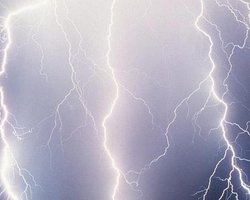 СМИ: Теплоход на Волге затонул во время грозы