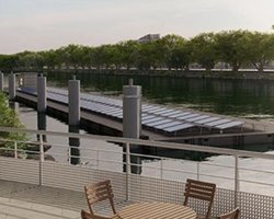 Крупнейшая в мире плавучая солнечная станция на 78 кВт питает Олимпийскую деревню Парижа