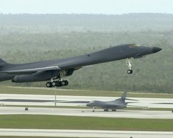 Борьба с коррозией. "Птичьи ванны" на Гуаме для бомбардировщиков B-1B Lancer