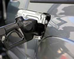 Нефтетрейдеров обяжут снизить стоимость топлива