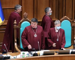 Третий лишний. Кто станет жертвой конституционного кризиса — президент, Рада или суд?