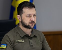 Приглашение Украины в НАТО помогло бы Зеленскому пойти на горький мир с РФ, — WSJ