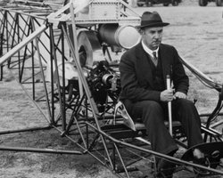 Геній у вишиванці чи додаток до гелiкоптера: як відкриття музею Сікорського може стати моментом істини