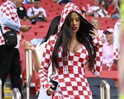 ЧМ в Катаре-2022: хорватская модель Ивана Колл не боится ареста из-за откровенных нарядов (фото)