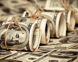 300 кілограм валюти: Росія купила в Руанди готівкові долари на початку 2024 року