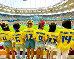 "На пути в Рим": жены и девушки футболистов сборной Украины поддержат команду в Италии (фото)