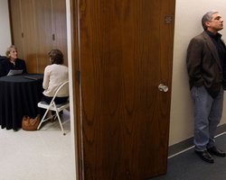 Опрос: Идеальный возраст работника - 25-34 года