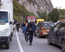 Росіяни намагаються виїхати в Грузію на тлі мобілізації: їм вручають повістки прямо на кордоні